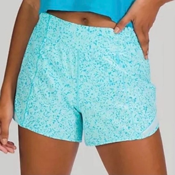 Lululemon SeaWheeze Hotty Hot HR Short 4” Tall - Picture 4 of 6